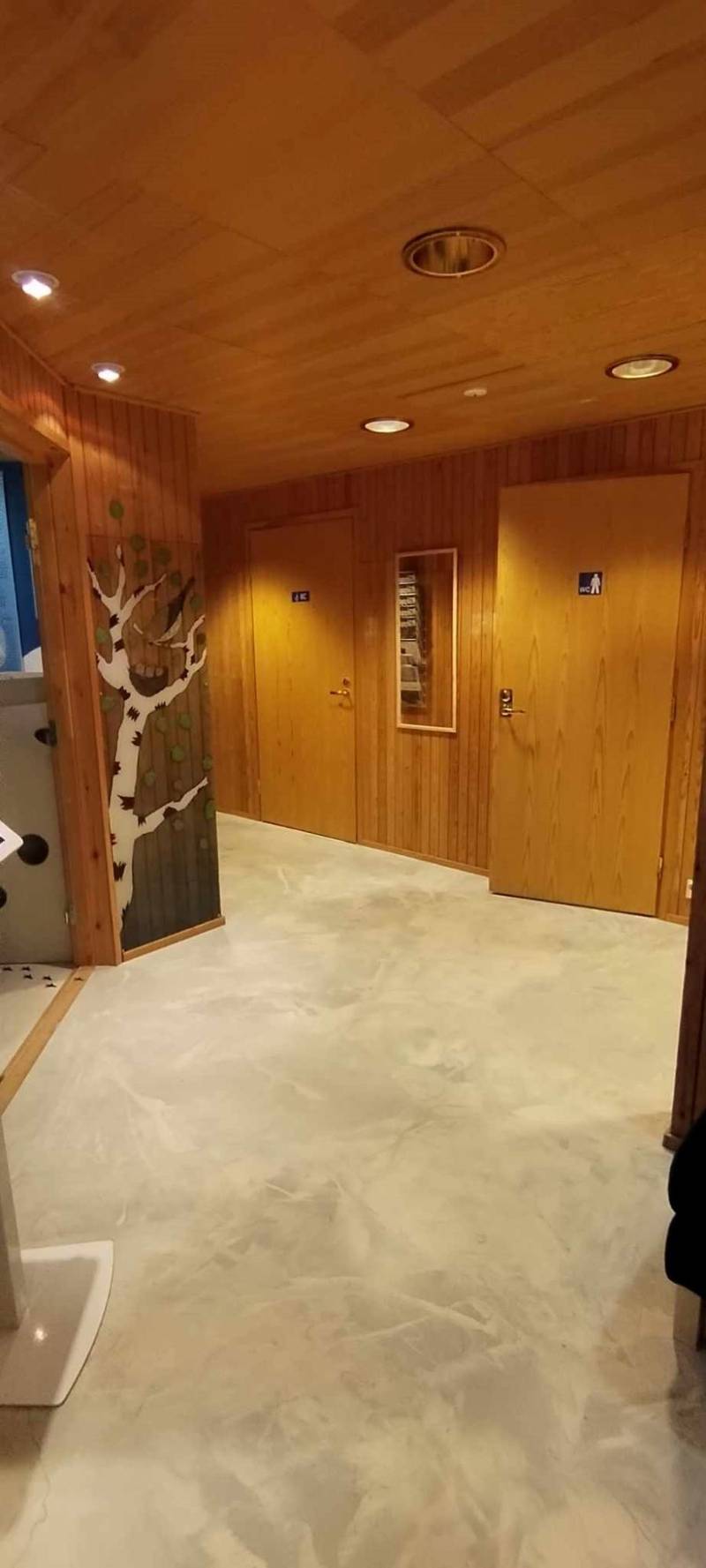 Two doors inside Tunturi-Lapin luontokeskus, leading to two wheelchair accessible bathrooms
